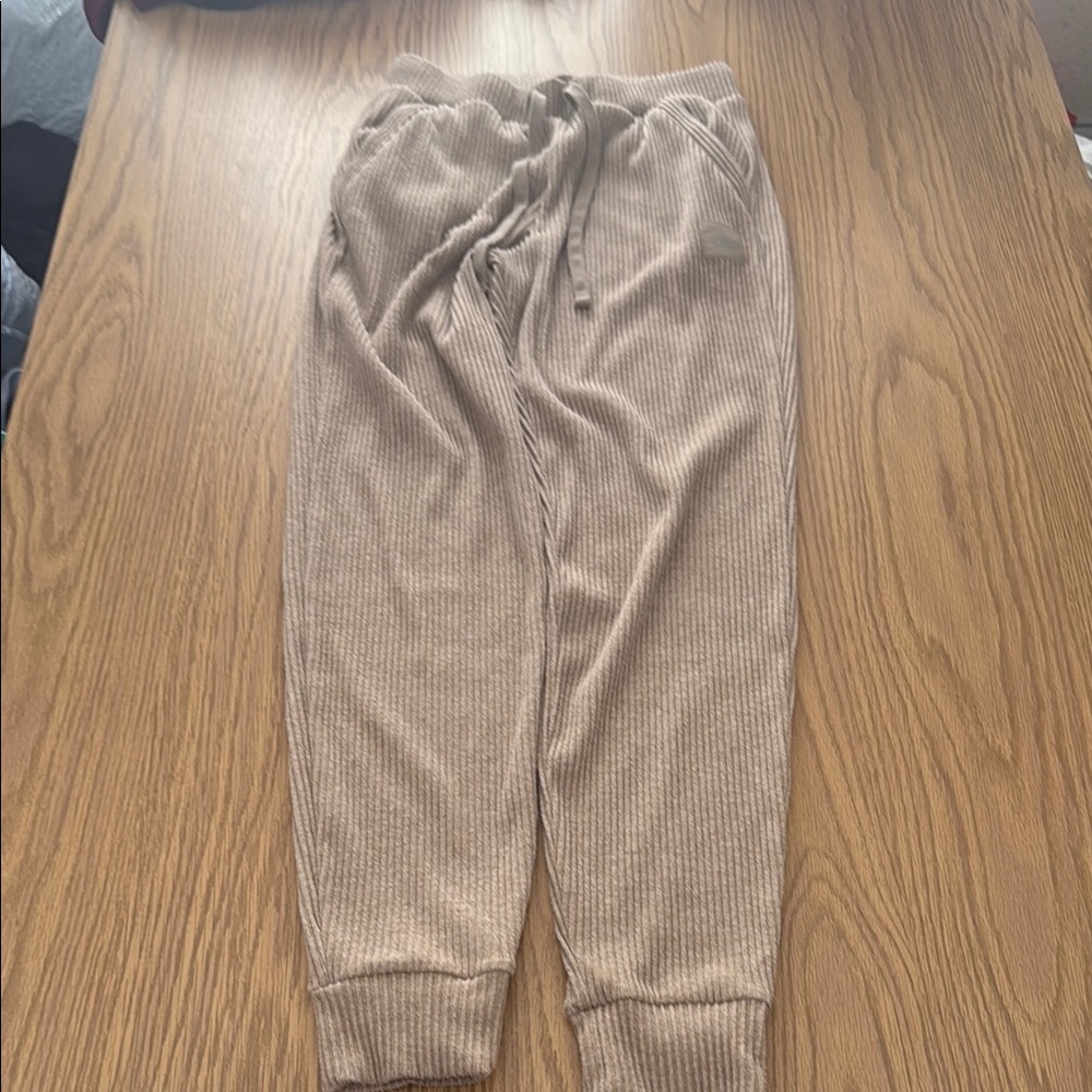 ALO muse pants. Heather tan color. Size S. Exc cond!matching top listed sep